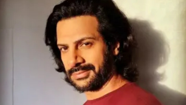 Karanveer Mehra as Paresh