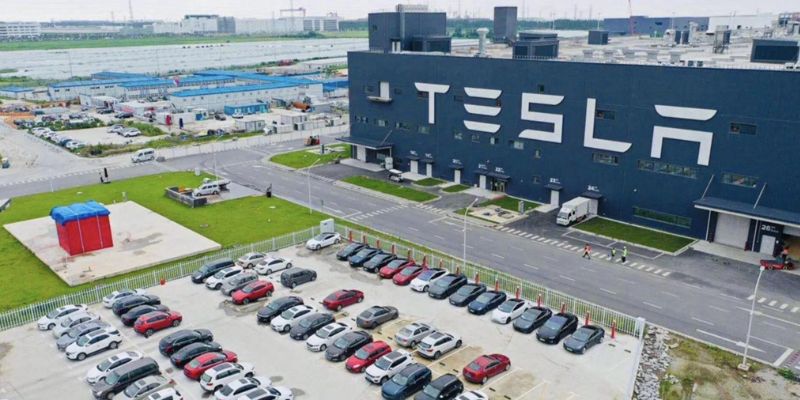 What Prompted Multiple States To Encourage Elon Musk To Set Up Tesla Factories?
